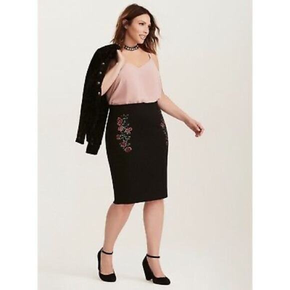 torrid Dresses & Skirts - Torrid high waisted floral black red and green skirt